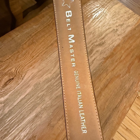 Luxurious Brown and Gold Leather Belt with Crocodile Texture - Picture 4 of 4